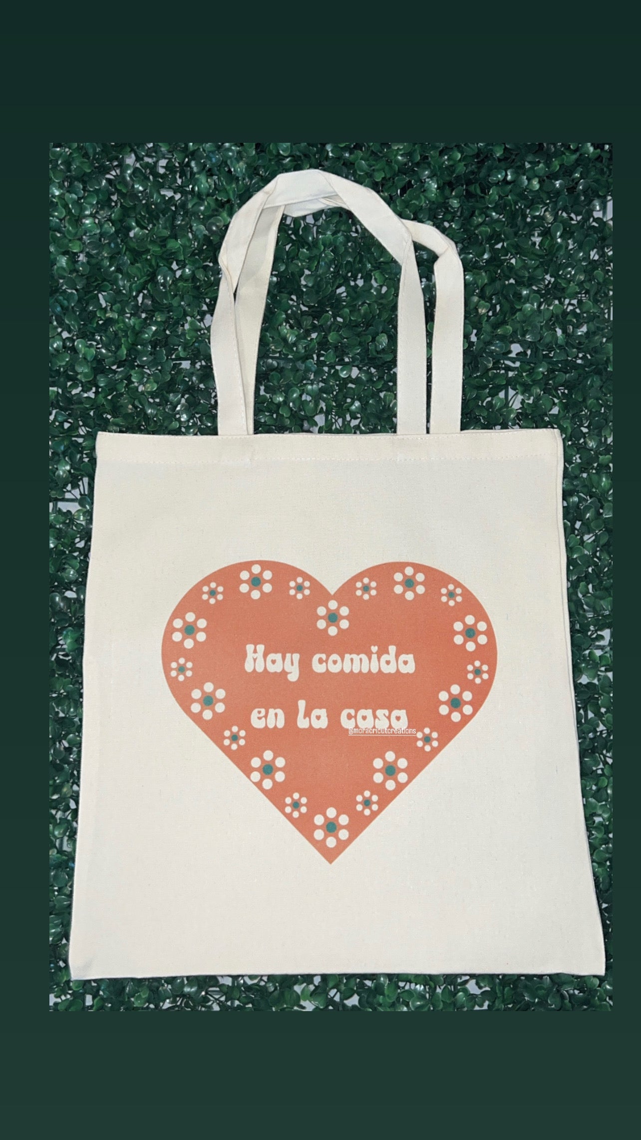 Hay comida en la casa tote bag